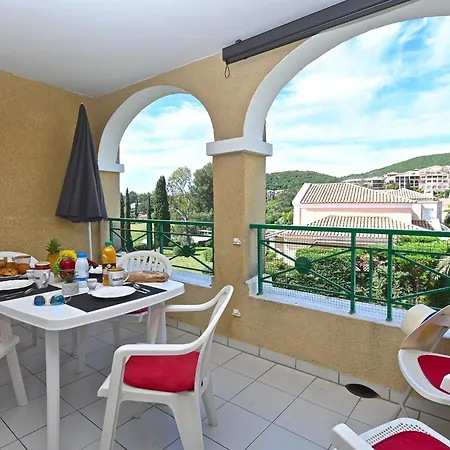 Apartment Le Belvedere - R8 240 By Interhome *