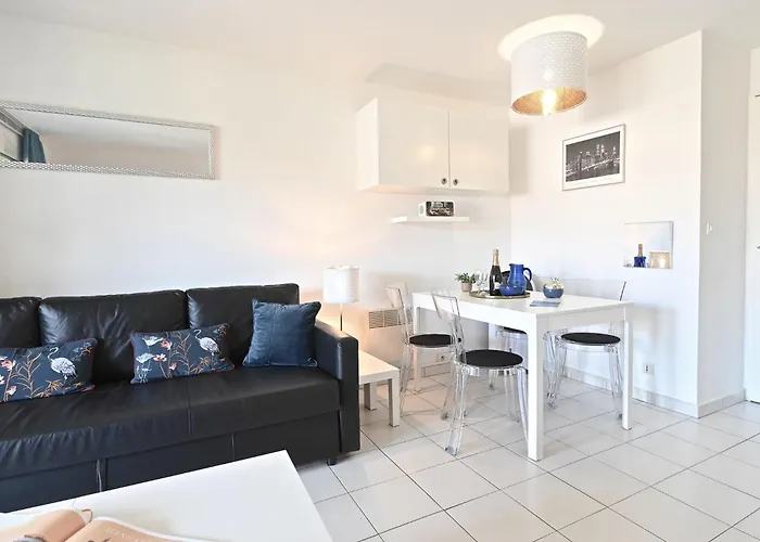 Apartment Le Belvedere - R8 240 By Interhome Saint-Raphael (Var)