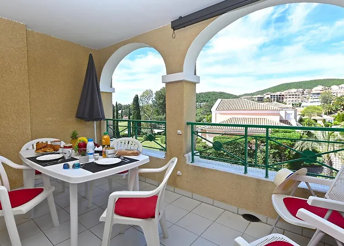 Apartment Le Belvedere - R8 240 By Interhome *